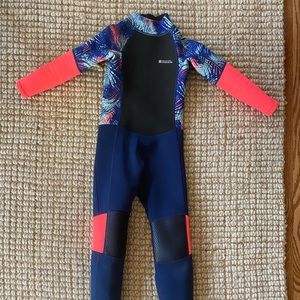 ☀️Mountain Hardware Girls Wetsuit. Size 7/8. Worn a handful of times.